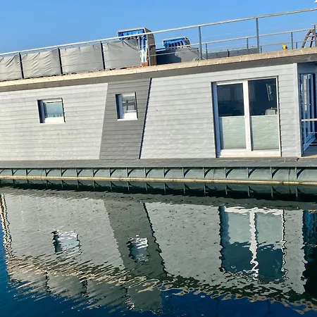 Hausboot Annis Mehrblick Båthotell Fehmarn