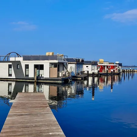 Hausboot Annis Mehrblick * フェーマルン